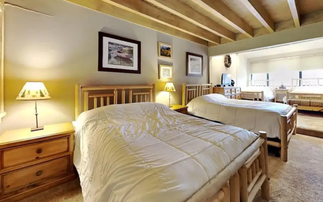 662 4 Bedroom Condo