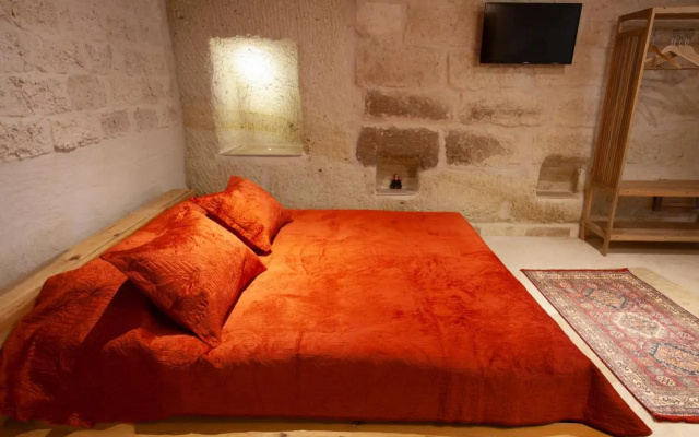 Narcissos Cave Hotel