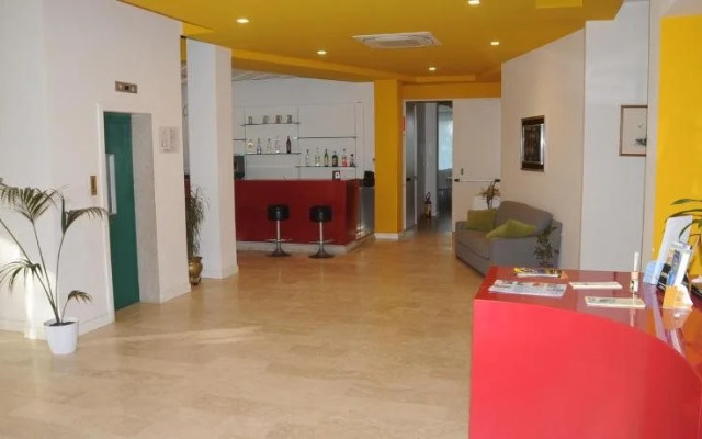 Club Hotel