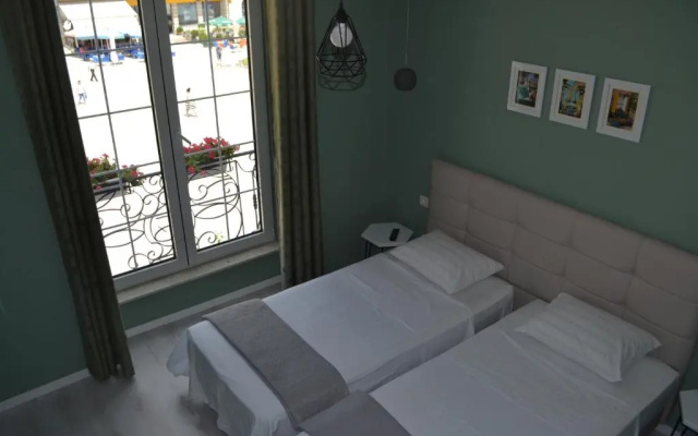 Funky Guest House & Adventures