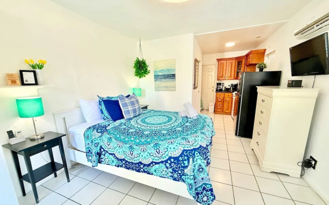 Hollywood Boardwalk Studio Fully Equipped Kitchen