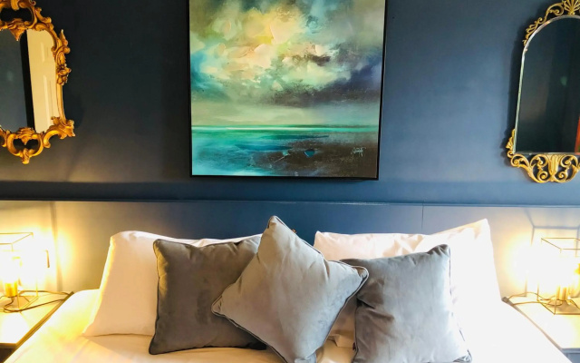 The Waterside Apartment 112 Harbour Mills