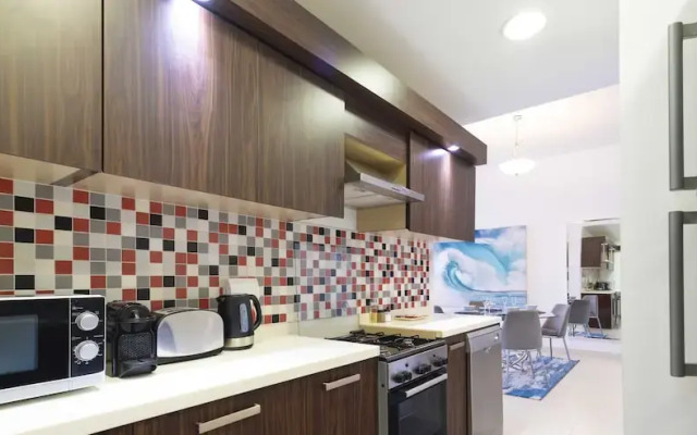 LUX Opulent Island Suite View 7