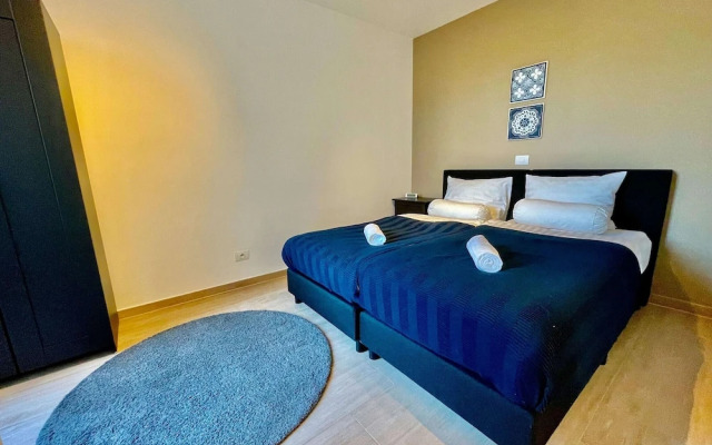 Sparkling City Suite Near Diamonds