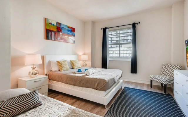 NEW- Fast Wifi - Work Desk - Top Floor - 2BR/2BA Miami! (CD2)