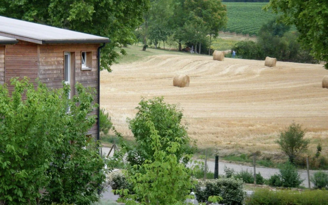 Neat Studio With Barbecue, Near Beautyful Montréal du Gers