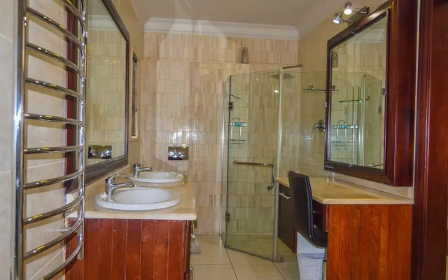 Emangunini Guest house