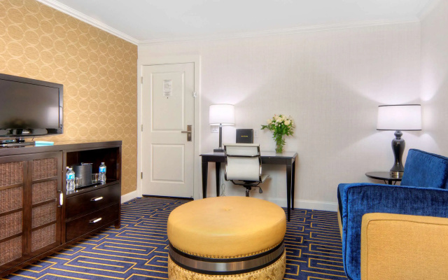 Best Western Plus Palm Court Hotel
