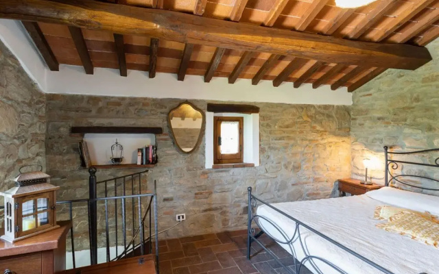 Idyllic Farmhouse With Bbq, Swimming Pool, Terrace, Garden