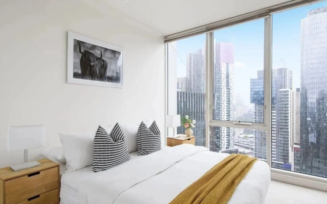 Comfy & Stylish 2BR Apt Next to Crown, City Views