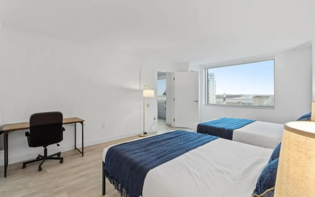 Boardwalk 2BR 3BA Condo Cozysuites at Showboat