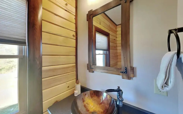 Mama Bear Lodge by Taylor Made Deep Creek