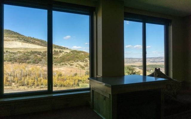 Exquisite Condo, Great for Families, Ski in/out by RedAwning - Save 20% on 7+ Nights!