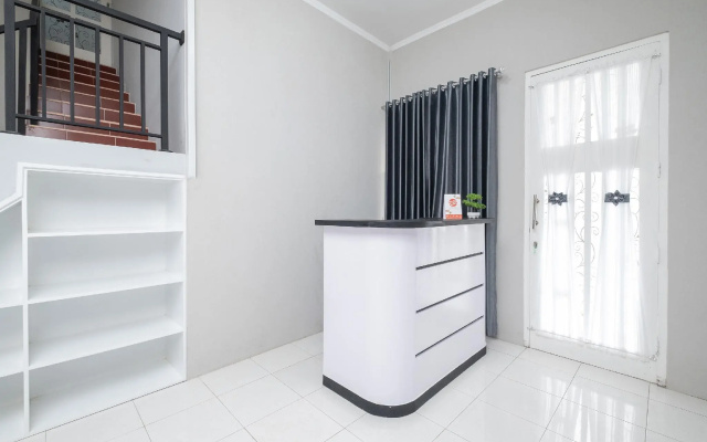 Nareswari Guest House by OYO Rooms