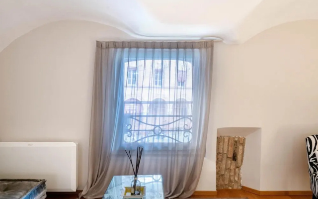 Santo Stefano Elegant Apartment by Wonderful Italy
