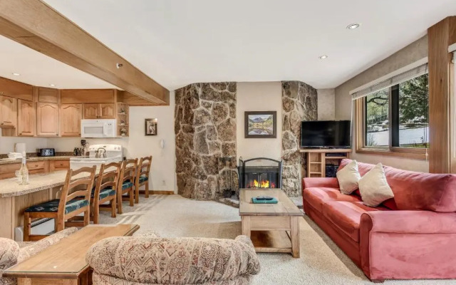 Laurelwood Condominiums Studio Premier Unit 407