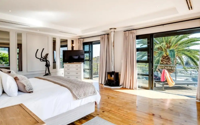 2bed Apt 5min Walk From Camps Bay Central Escape