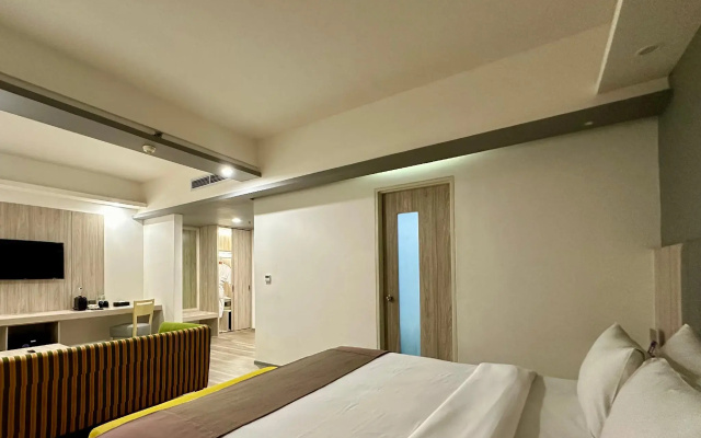 Sparks Life Jakarta, ARTOTEL Curated