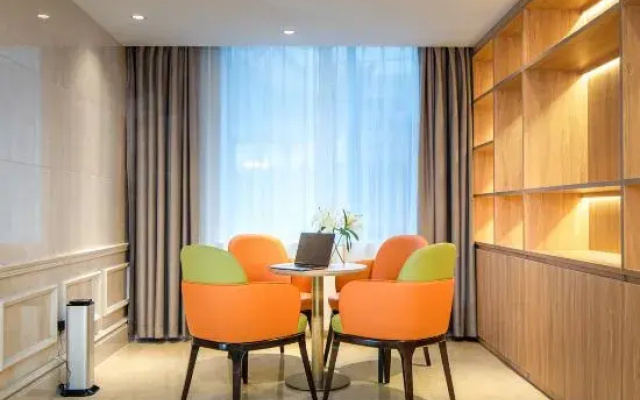 Vienna 3 Best Hotel (Lvliang Economic Development Zone East Expressway Entrance Branch)