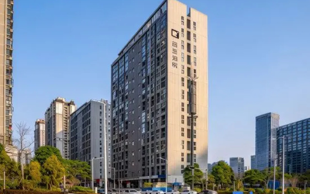 Rezen Retreat Nanning Wuxiang New District Headquarters Base Subway Station