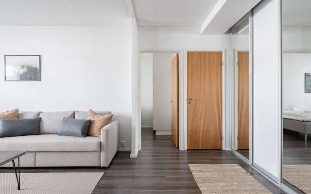 1BR next to Railway Station & Nokia Arena