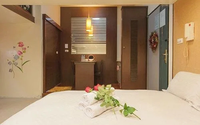 Kaohsiung near Main station - Girl House Bali style Quad room