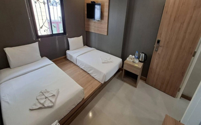 Spacious Twin Escape Deluxe Comfort for Two
