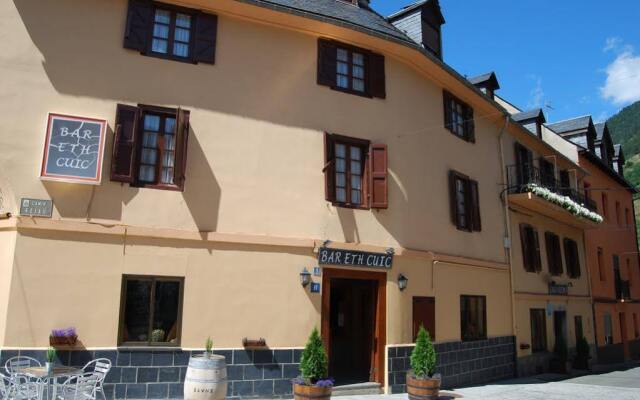 Отель Pension Casa Vicenta Испания, Вьельа Э Михаран - отзывы, цены и фото номеров - забронировать отель Pension Casa Vicenta онлайн вид на фасад