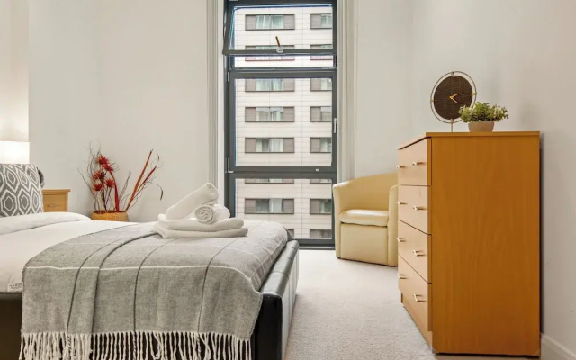 1 Bed South Quay Apartments Canary Wharf