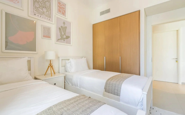 Dubai Creek Gem, Stylish Condo With Two Balconies