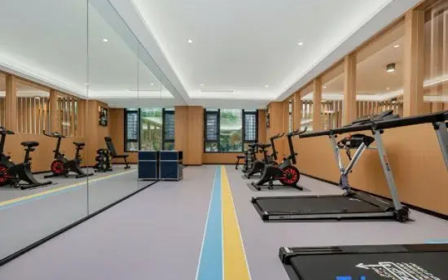 Hechi Rezen Trend Hotel (Jinchengjiang Station Baima Pedestrian Street Branch)
