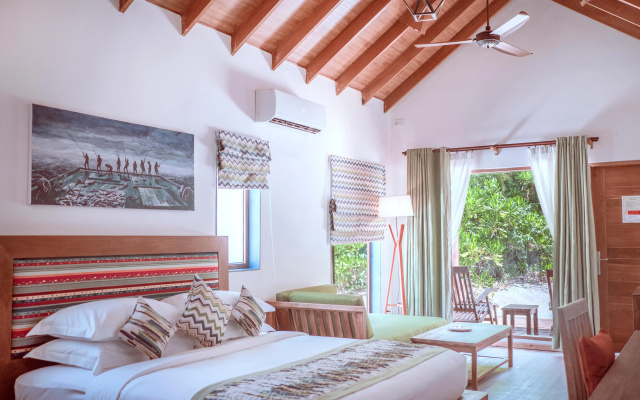 Reethi Faru Resort – Stay 5 Nights or More and Enjoy a Free Sunset Cruise