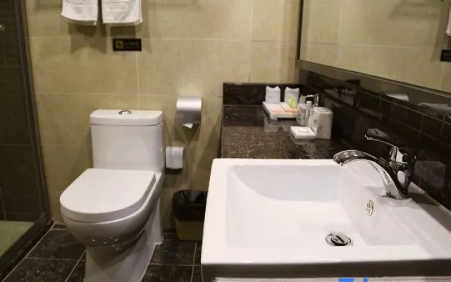 Mao Feng Hotel (Guangzhou Nancun Wanbo Metro Station)