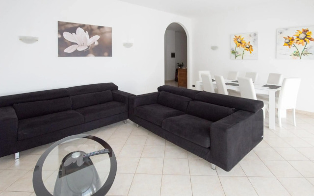 Silky House with Private Parking