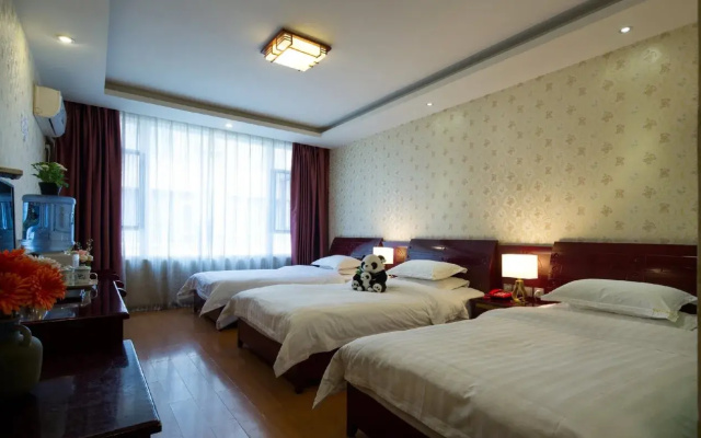 Happy Hotel