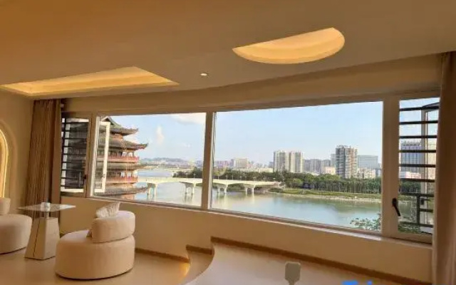 Yunzhi Homestay (Chaoyang Square Sanjie Liangxiang)
