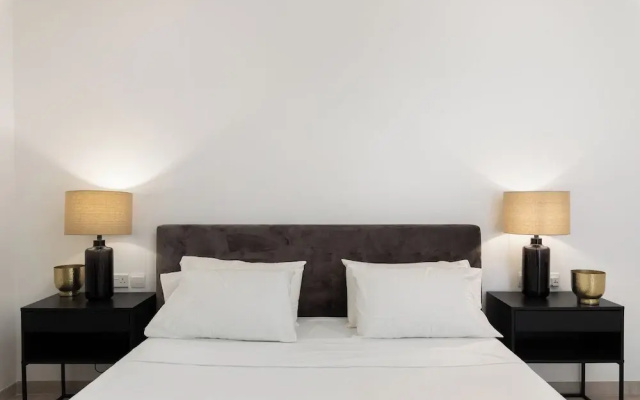 Stylish 1BR APT with Terrace