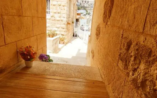 Sabbah's apartment couple