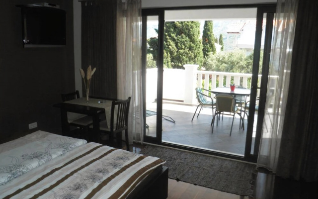 Lidija Apartments