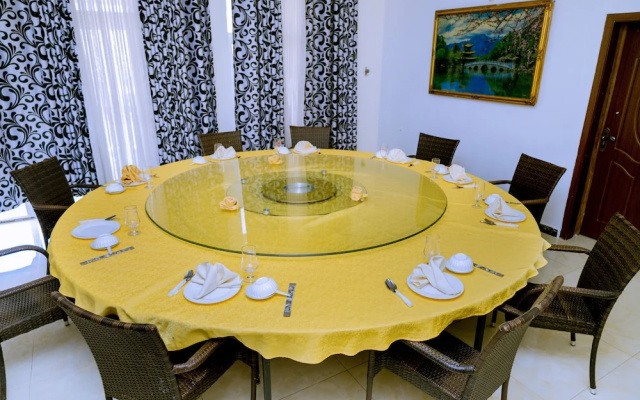 Lao Tangren Restaurant & Guesthouse