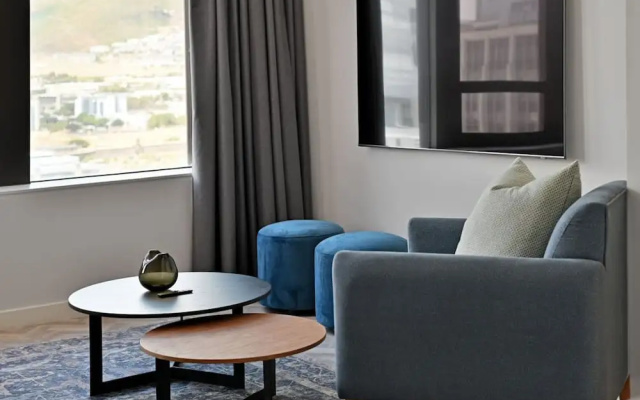 15th-floor 2-bed Panoramic City Views Modern Living