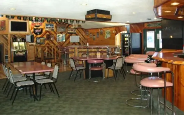 Zellars Village Inn