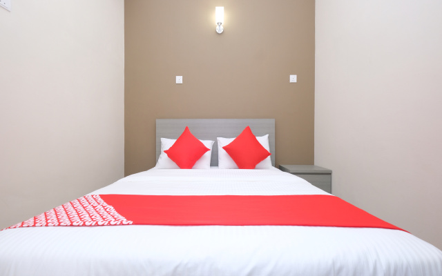 Super OYO 43935 Mancalin Hotel