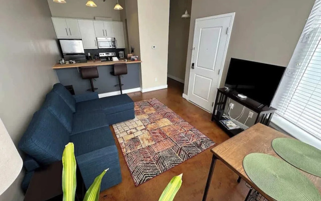 Chic Walkable apt With Rooftop Views