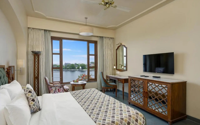 Brahma Niwas - Luxury Lake View Hotel with Infinity Pool, Udaipur