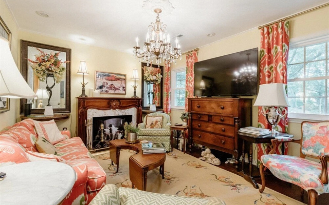 Knoxbury Terr, 25