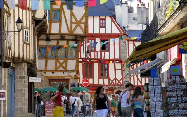 STOP 100m DU PORT-Parking gratuit a 5mn