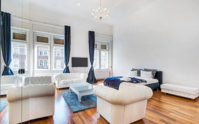 Royale Apartment