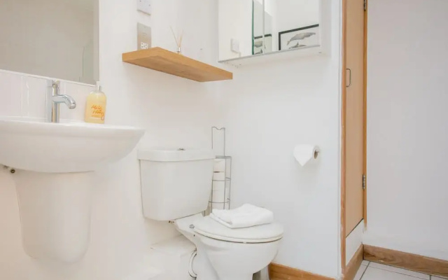 3 Bedroom Flat In East London