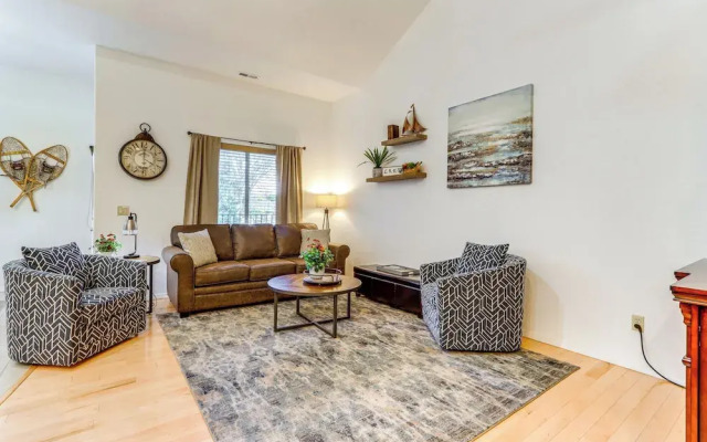 Walk Downtown: Modern 'coeur D'alene Getaway'